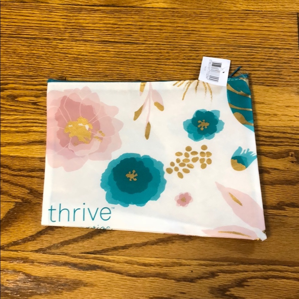 Thrive cosmetics case